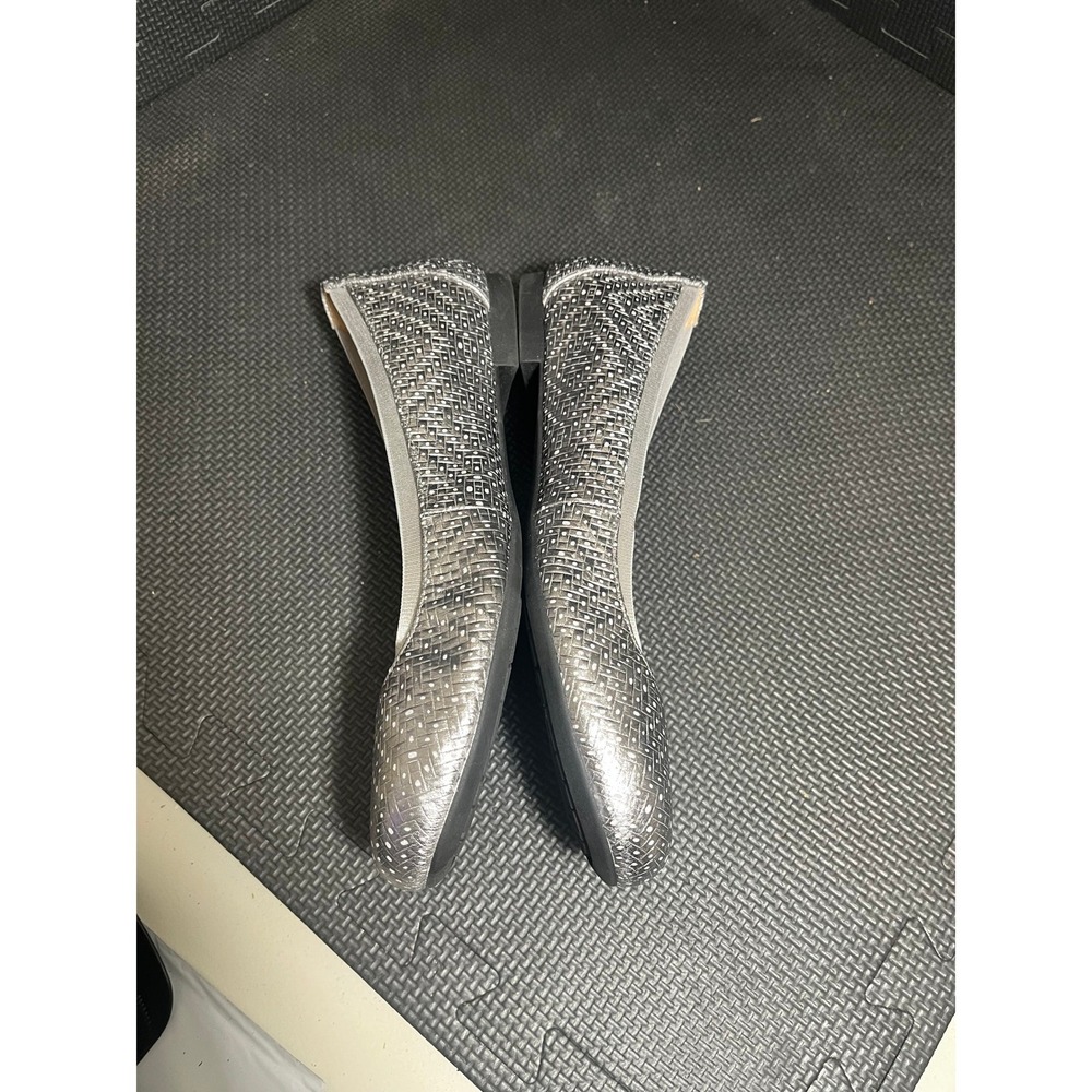 Vionic Women's Anita Leather Slip‎ On Flats silver Geo Leather Size 8.5 - Picture 4 of 8